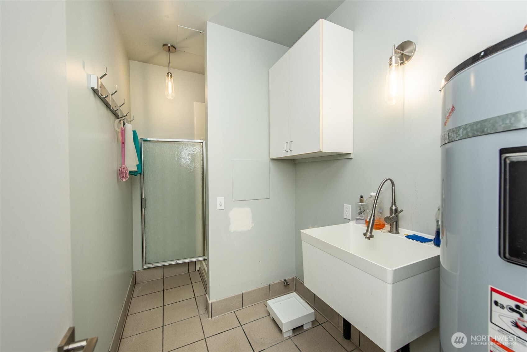 681 Bachelor Road Sequim, WA 98382 - Photo 27 of 39 a utility room with sink dryer and washer