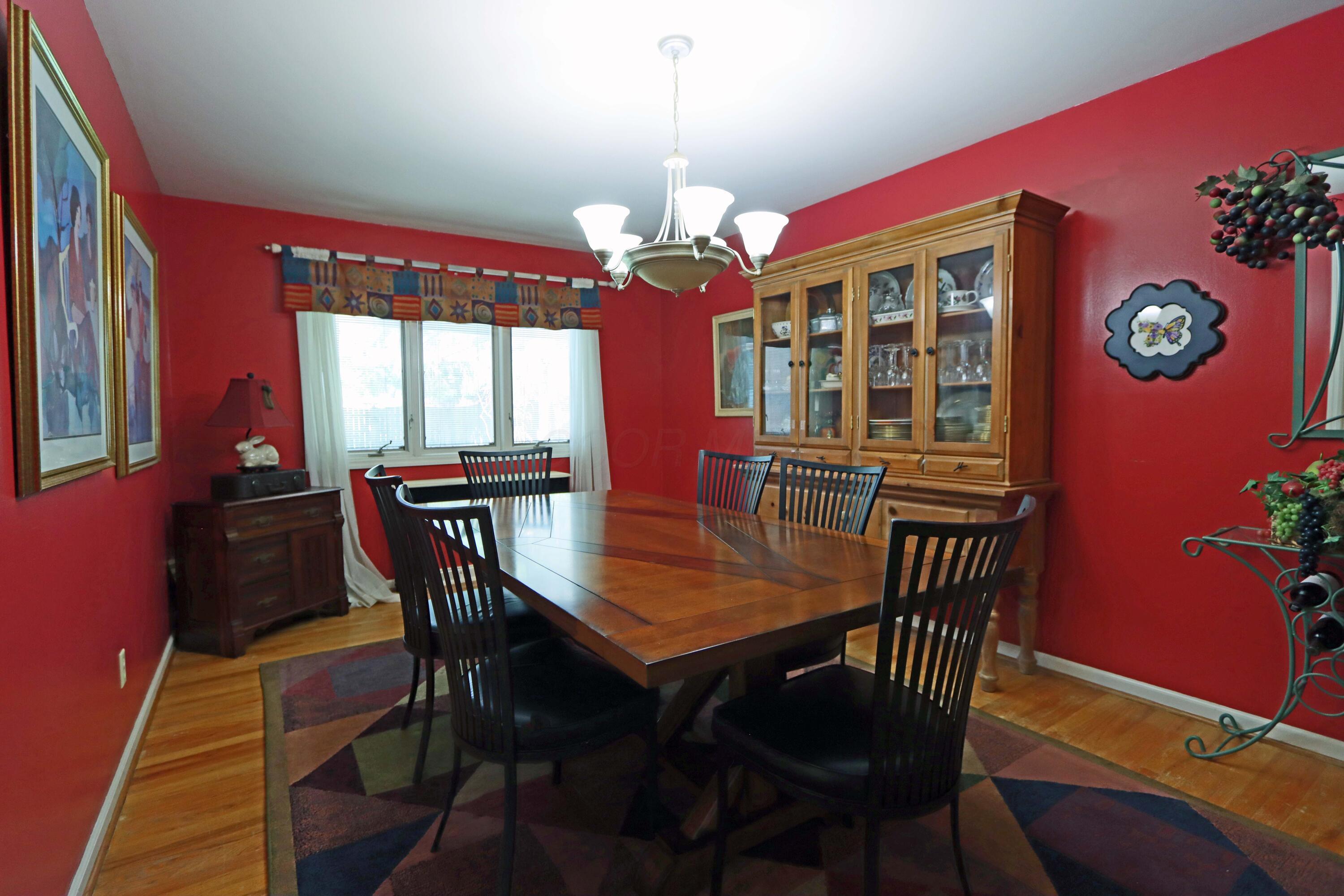 3969 Newhall Road Upper Arlington, OH 43220 - Photo 14 of 82 dining room for families and friends' entertaining experiences