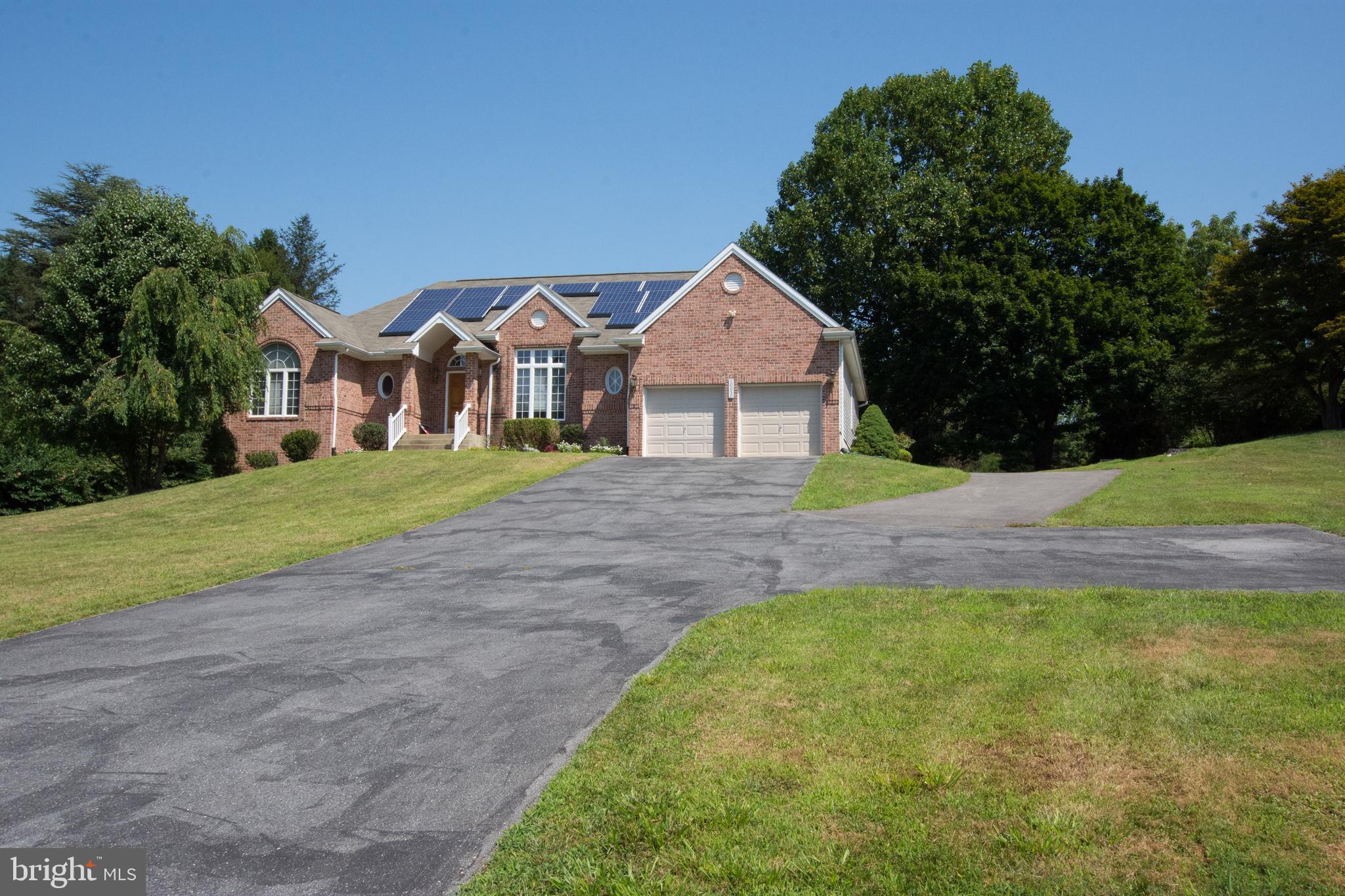 10050 Reed Lane Ellicott City, MD 21042 - Photo 3 of 39 Gallery Image 3