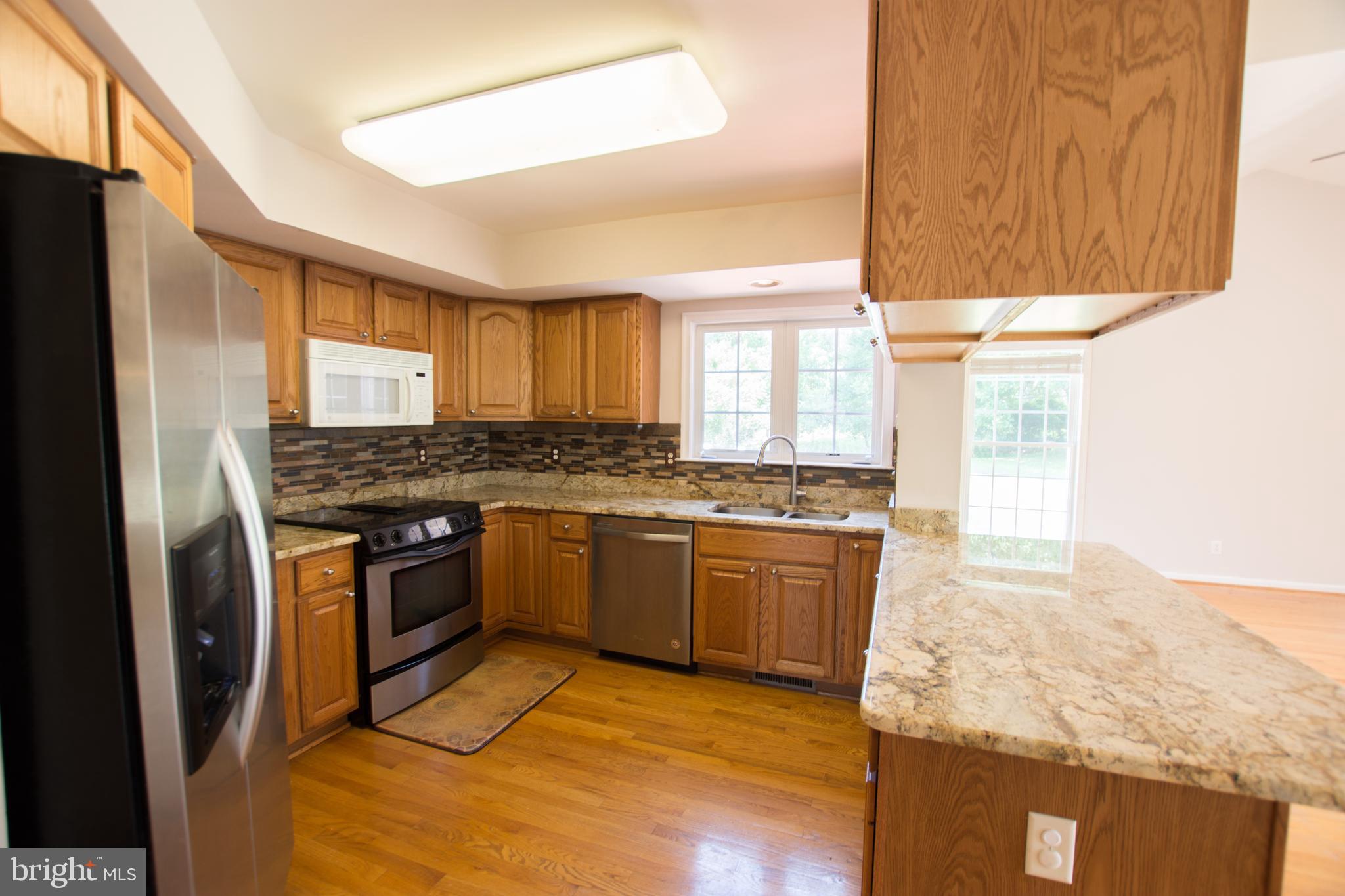 10050 Reed Lane Ellicott City, MD 21042 - Photo 7 of 39 Gallery Image 7