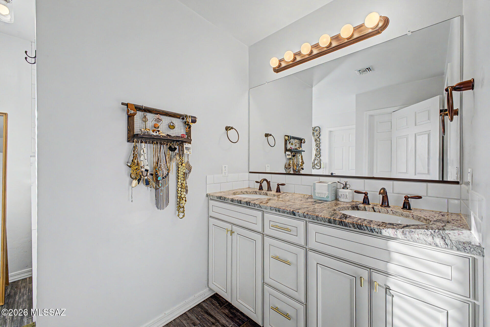 1146 West Las Lomitas Road Tucson, AZ 85704 - Photo 19 of 50 Master bathroom