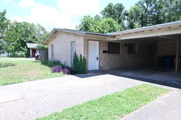 $1,650 | 2303 Western Trails Boulevard, Unit A, Austin, TX 78745