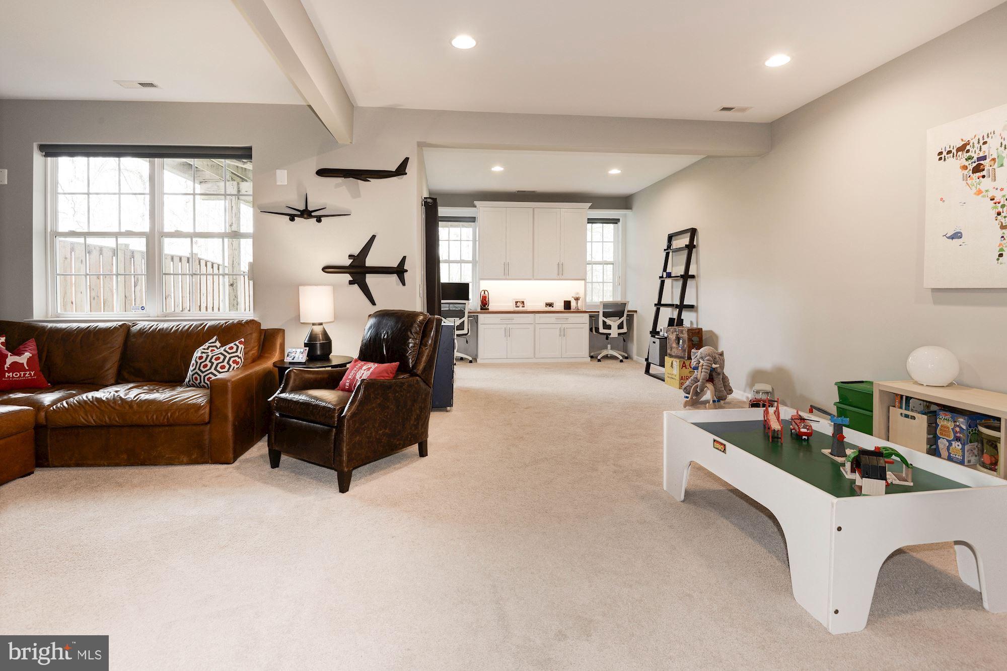 42241 Castle Ridge Square Brambleton, VA 20148 - Photo 28 of 40 Gallery Image 28