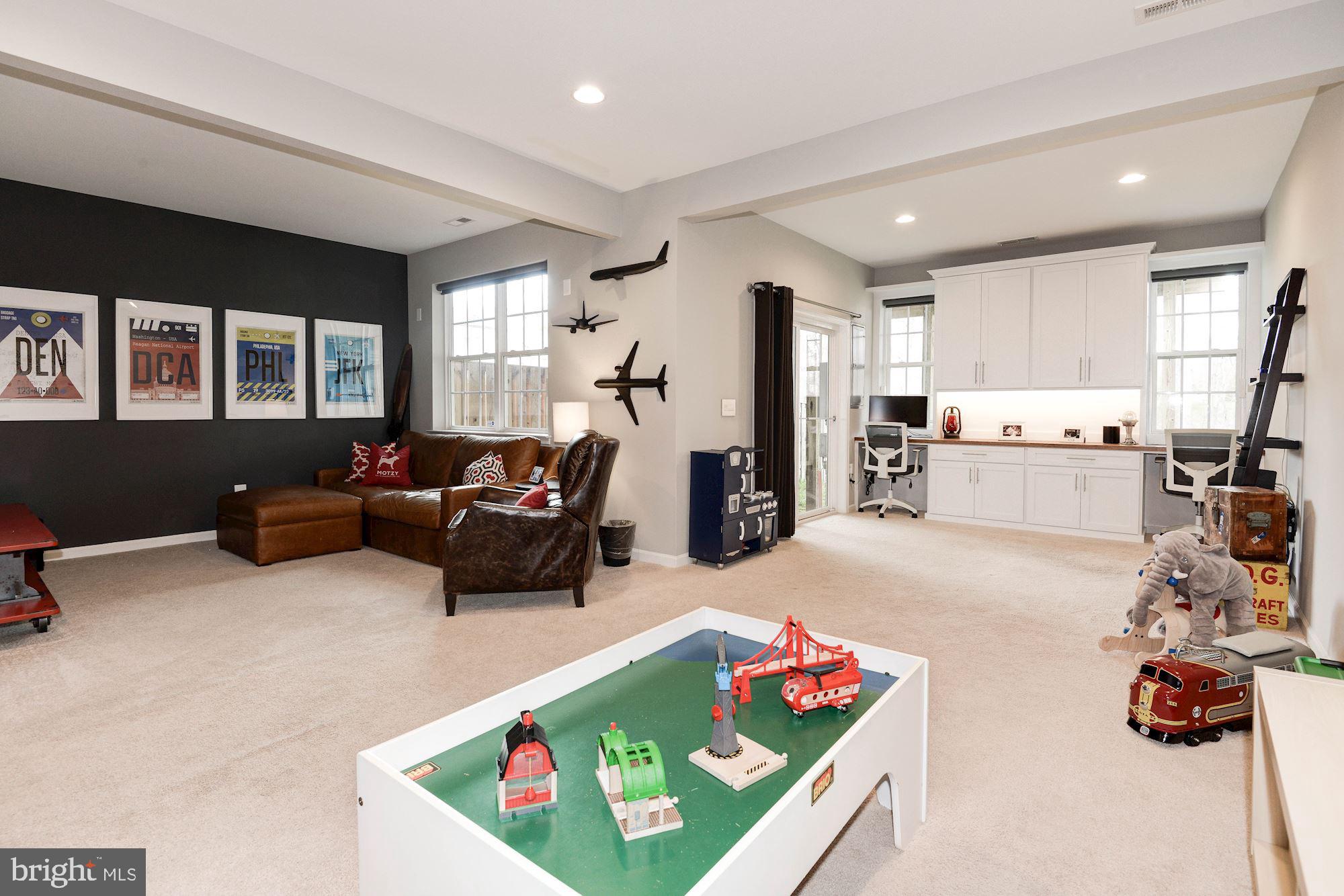 42241 Castle Ridge Square Brambleton, VA 20148 - Photo 29 of 40 Gallery Image 29