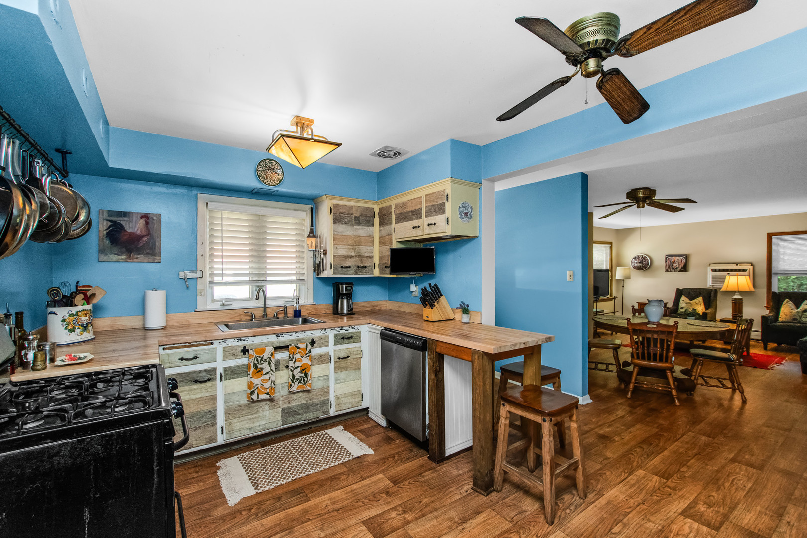 8526 Rockefeller Avenue Brookfield, IL 60513 - Photo 4 of 19