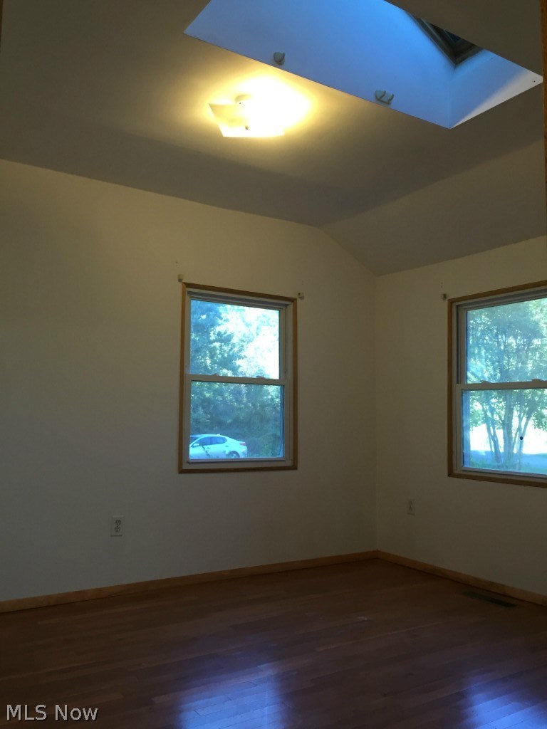 2272 Acre Road Akron, OH 44320 - Photo 7 of 19