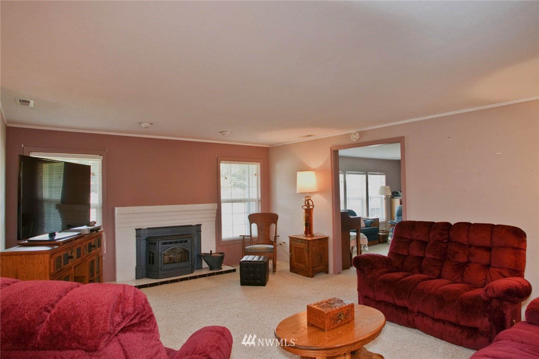 8407 176th Avenue Southwest Rochester, WA 98579 - Photo 3 of 20