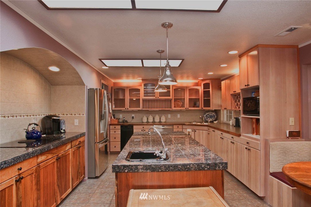 8407 176th Avenue Southwest Rochester, WA 98579 - Photo 5 of 20