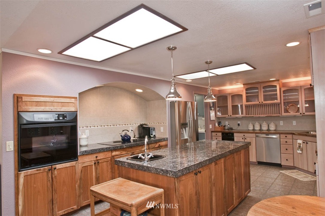 8407 176th Avenue Southwest Rochester, WA 98579 - Photo 6 of 20