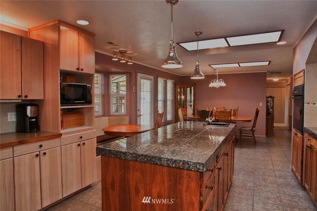 8407 176th Avenue Southwest Rochester, WA 98579 - Photo 7 of 20