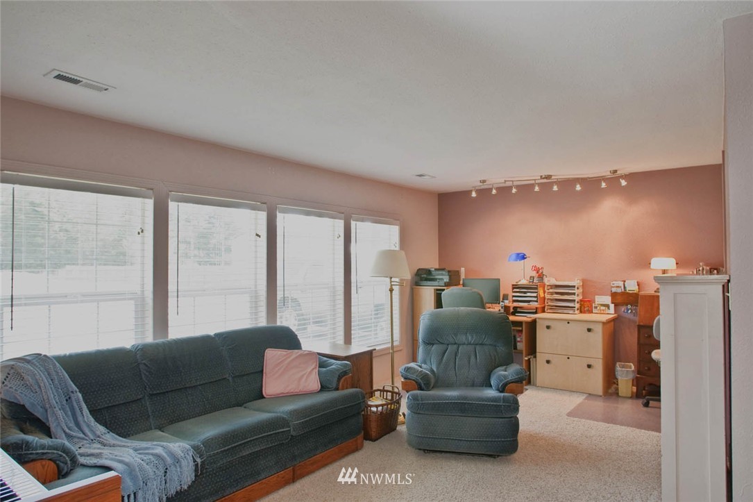 8407 176th Avenue Southwest Rochester, WA 98579 - Photo 8 of 20