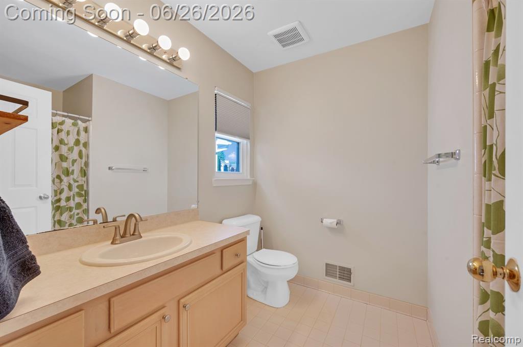 126 Eagle Ridge Road Lake Orion, MI 48360 - Photo 13 of 29