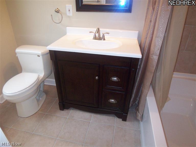 2409 Queenston Road Cleveland, OH 44118 - Photo 9 of 12 Gallery Image 9