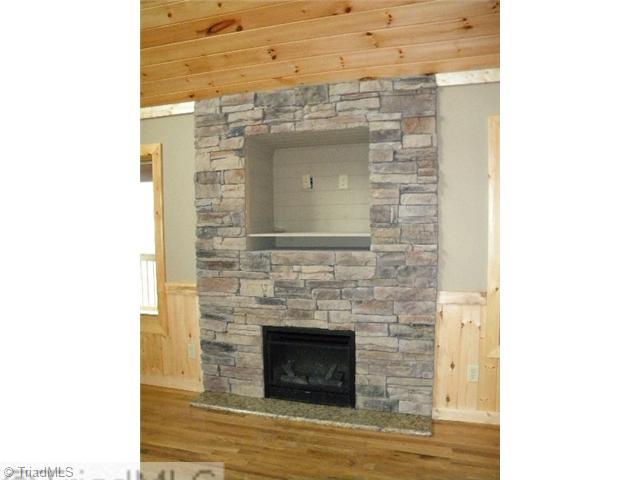 47 Alpine Way Fancy Gap, VA 24328 - Photo 5 of 16 Living Room.