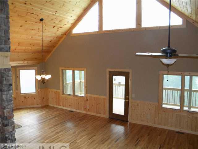 47 Alpine Way Fancy Gap, VA 24328 - Photo 6 of 16 Living Room.