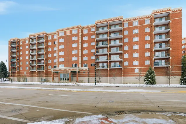 $2,400 | 650 South River Road, Unit 405, Des Plaines, IL 60016