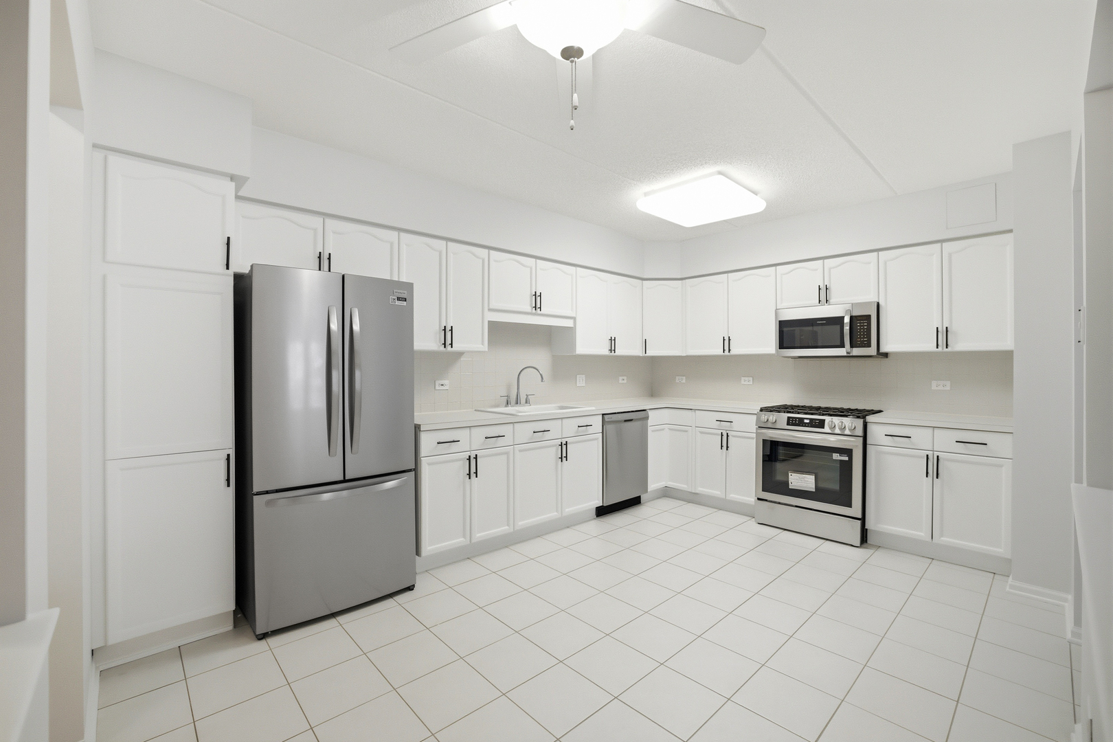 650 South River Road, Unit 405 Des Plaines, IL 60016 - Photo 4 of 21