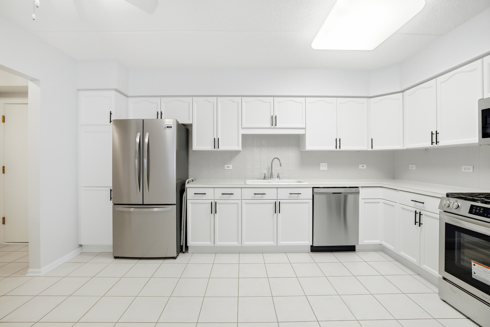 650 South River Road, Unit 405 Des Plaines, IL 60016 - Photo 5 of 21