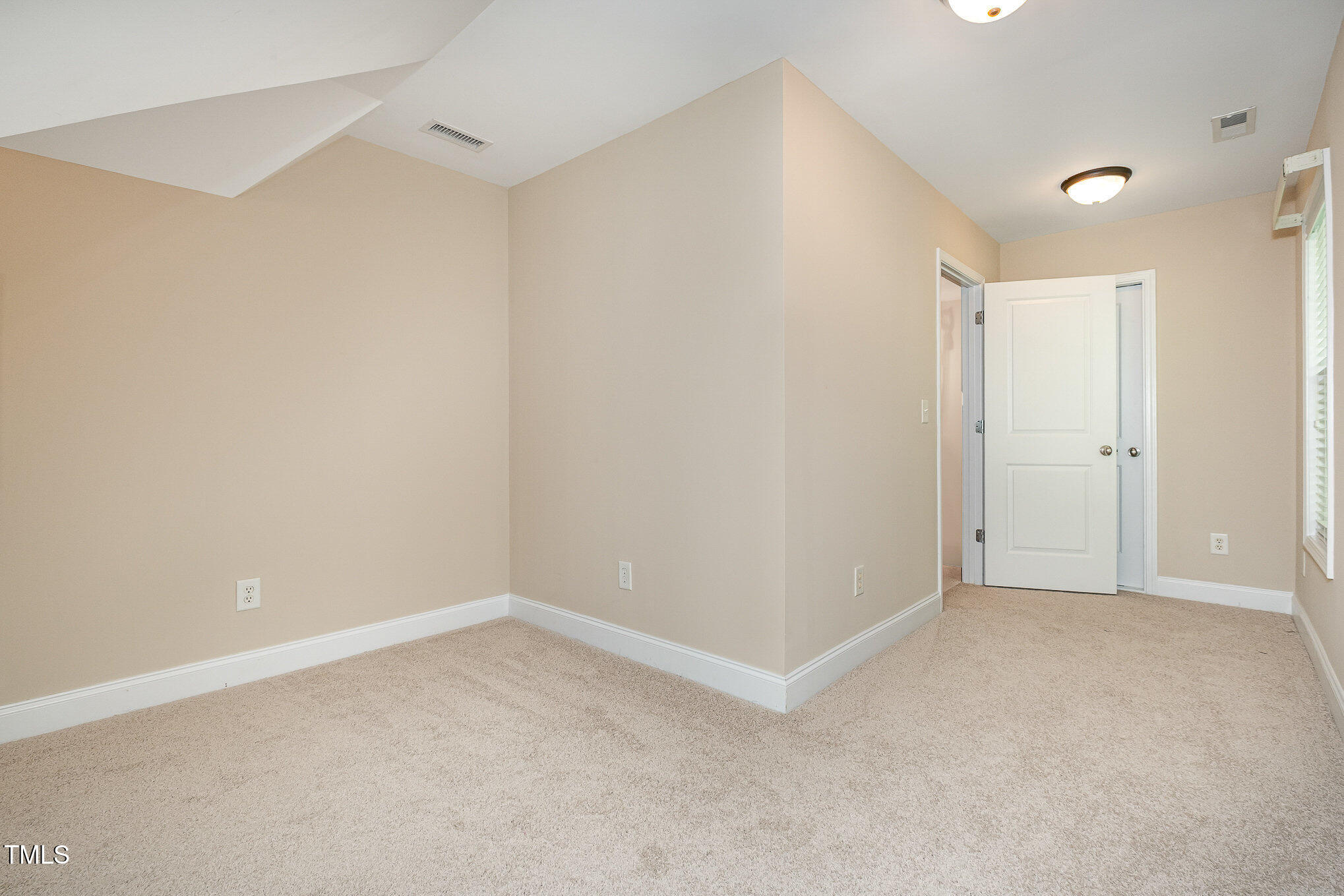 33 Grapevine Trail Durham, NC 27707 - Photo 21 of 30 a view of an empty room