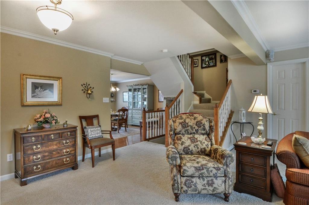 19 Castle View Drive McKees Rocks, PA 15136 - Photo 5 of 24 Living Room