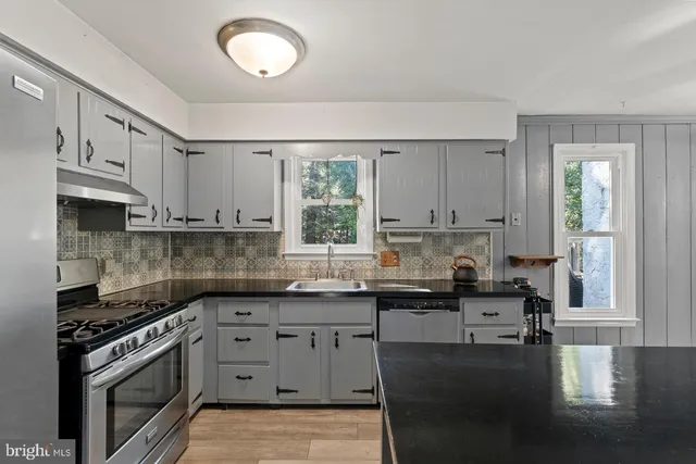 $599,000 | 187 South Lakeside Drive East, Medford, NJ 08055