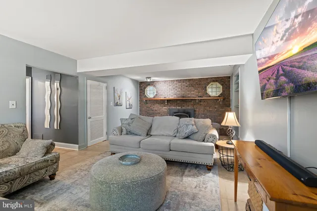 $599,000 | 187 South Lakeside Drive East, Medford, NJ 08055