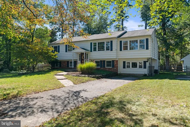 $599,000 | 187 South Lakeside Drive East, Medford, NJ 08055