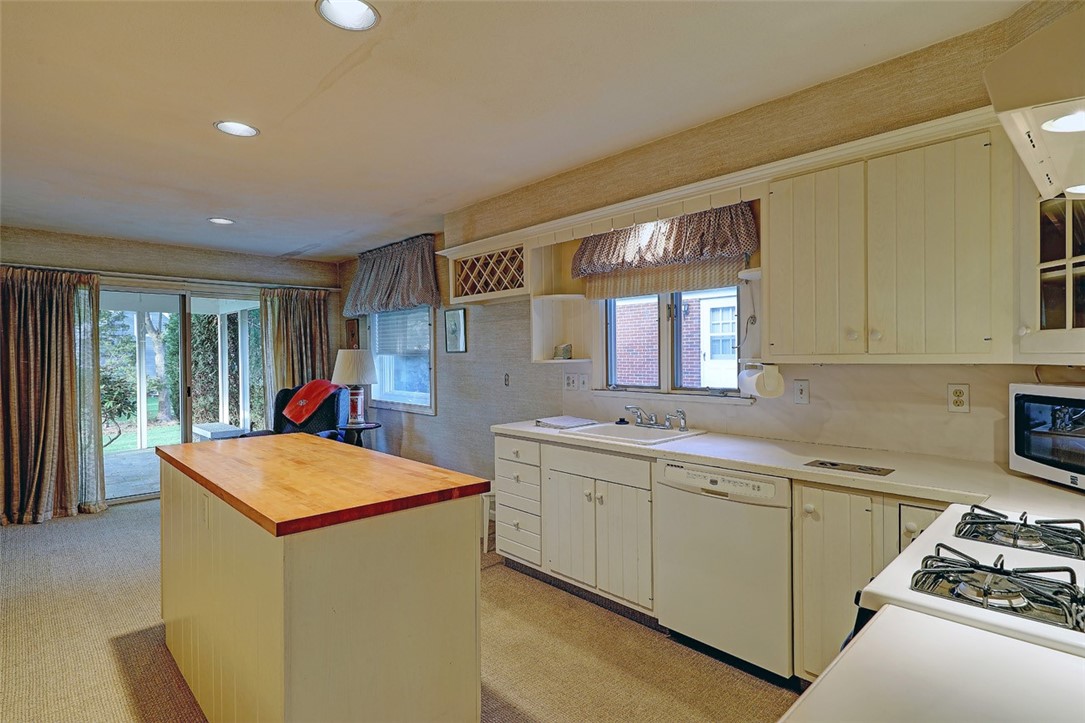 8 Hanley Farm Road Warren, RI 02885 - Photo 11 of 24