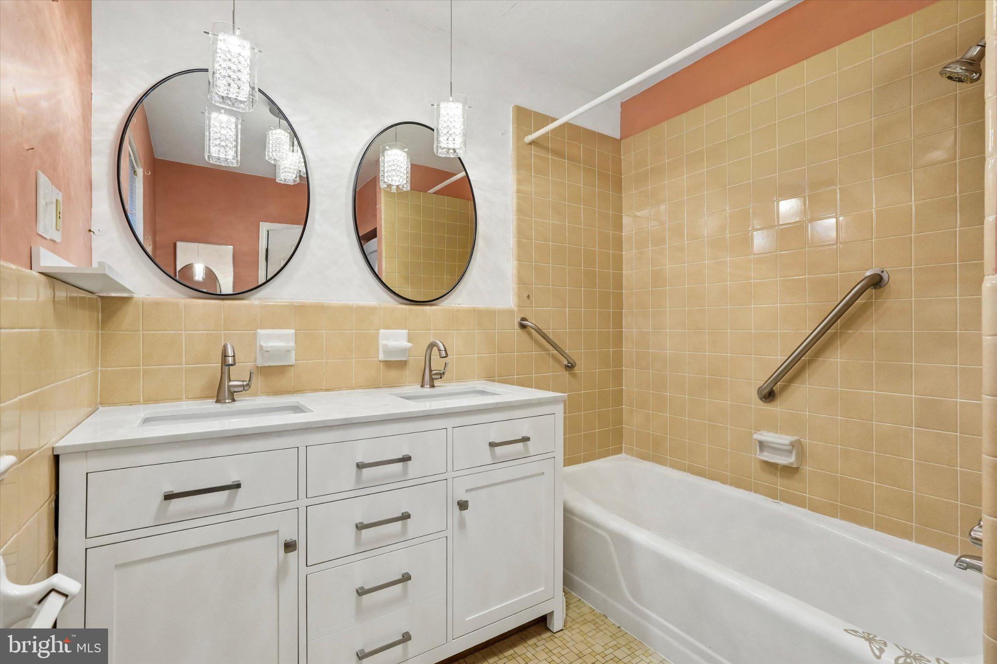 171 Gulph Road Radnor, PA 19087 - Photo 14 of 30 Primary Bathroom