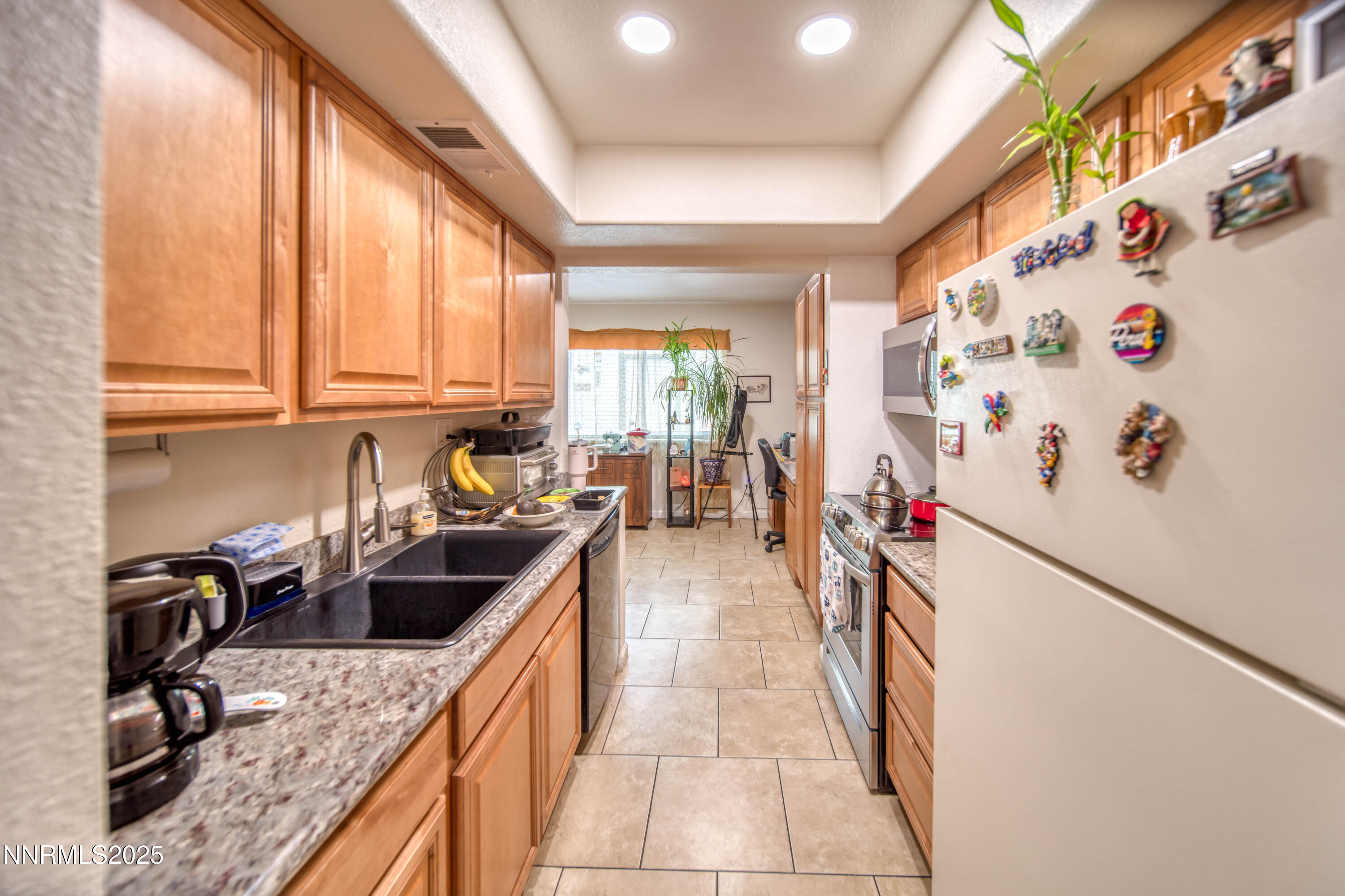 2168 Cannonball Road Sparks, NV 89431 - Photo 4 of 21 a kitchen with lots of counter top space