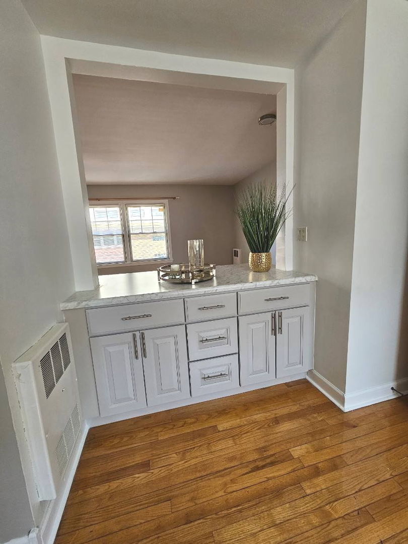 7526 North Ridge Boulevard, Unit 3W Chicago, IL 60645 - Photo 5 of 11