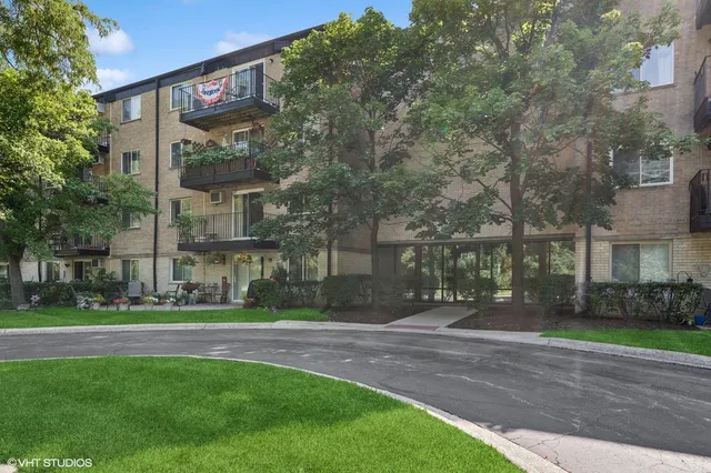 $235,000 | 1215 North Waterman Avenue, Unit 3L, Arlington Heights, IL 60004