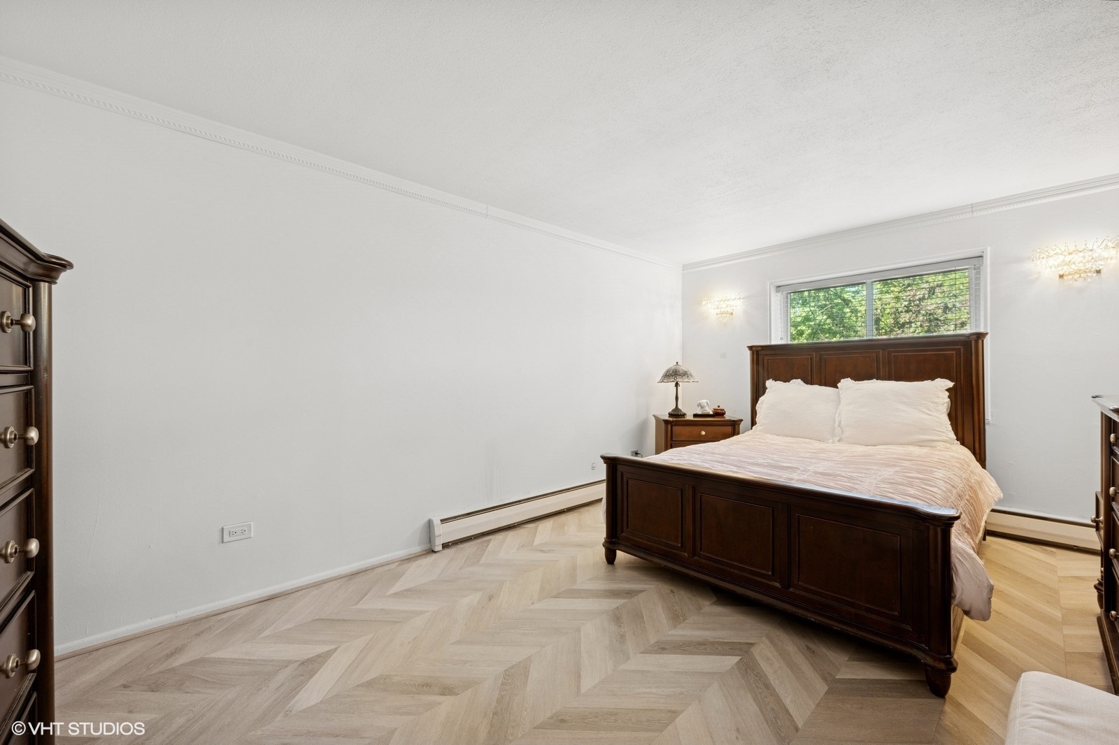 1215 North Waterman Avenue, Unit 3L Arlington Heights, IL 60004 - Photo 11 of 18 a room with a bed and window