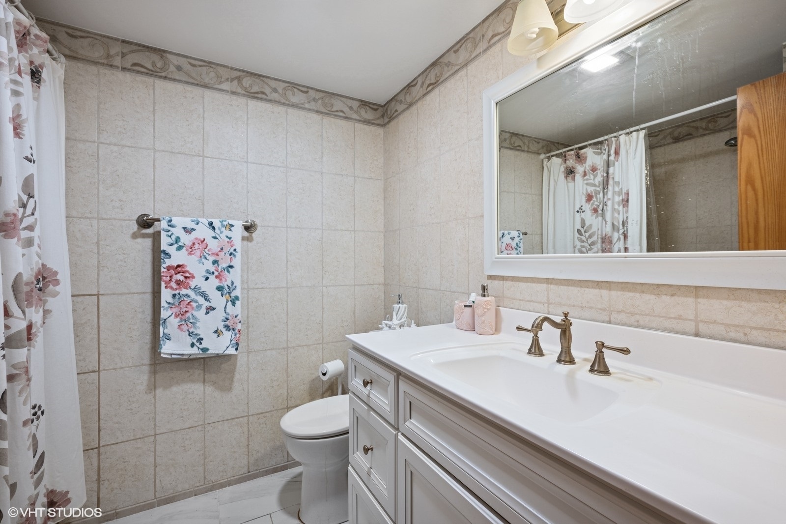 1215 North Waterman Avenue, Unit 3L Arlington Heights, IL 60004 - Photo 13 of 18 a bathroom with a sink a toilet and shower