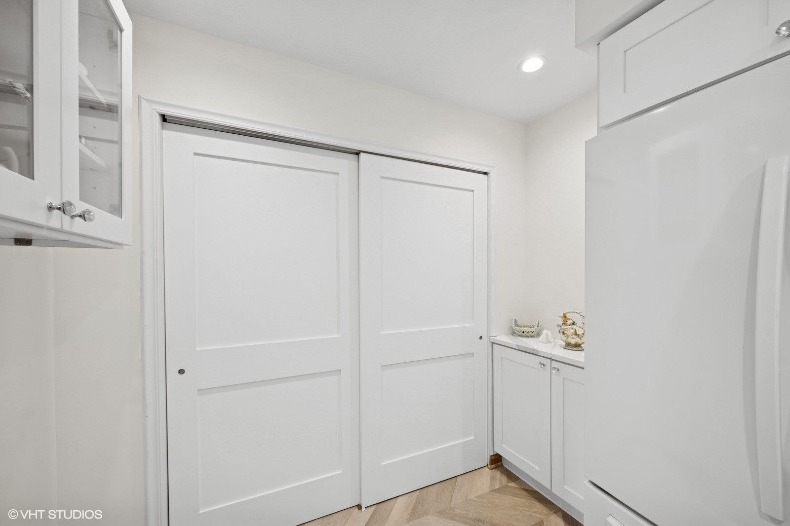 1215 North Waterman Avenue, Unit 3L Arlington Heights, IL 60004 - Photo 4 of 18 a view of room