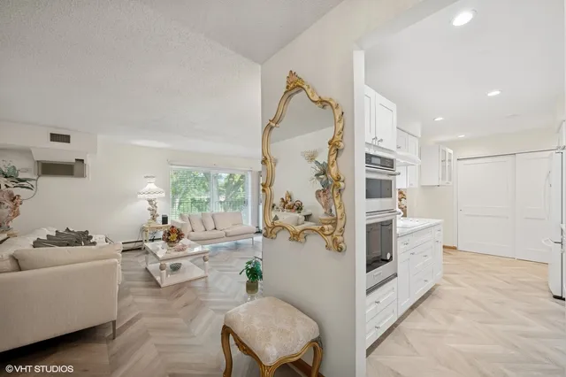 $235,000 | 1215 North Waterman Avenue, Unit 3L, Arlington Heights, IL 60004