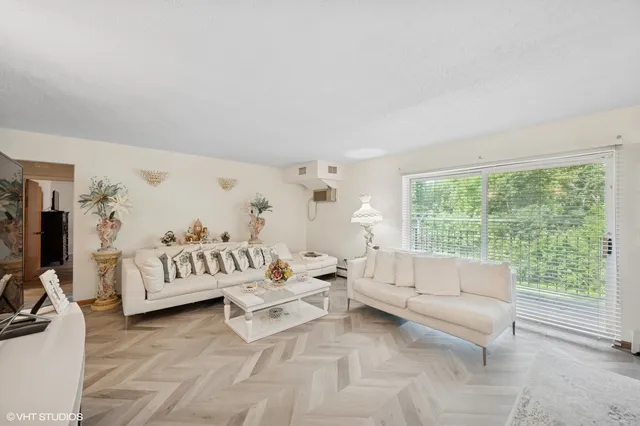 $235,000 | 1215 North Waterman Avenue, Unit 3L, Arlington Heights, IL 60004