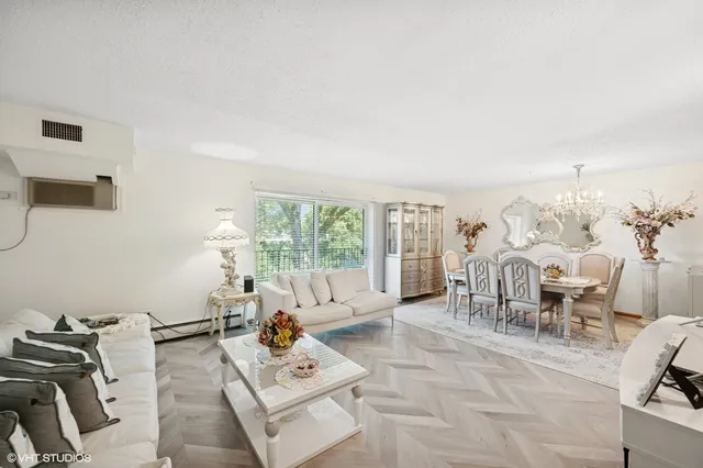 $235,000 | 1215 North Waterman Avenue, Unit 3L, Arlington Heights, IL 60004