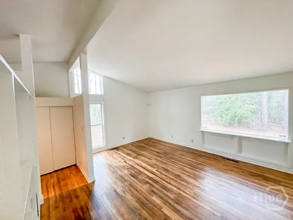 $2,300 | 1112 West Lake Drive, Athens, GA 30606