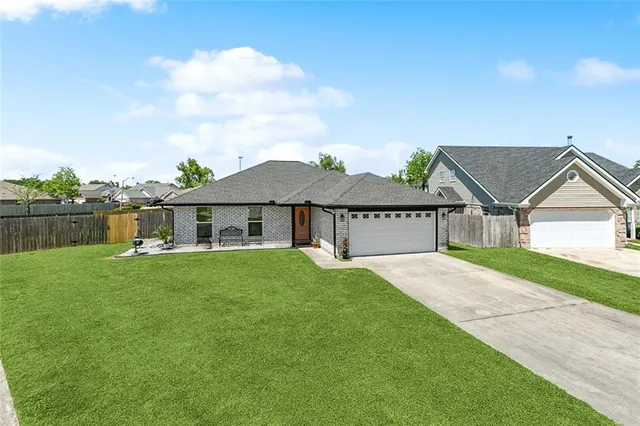 $2,200 | 17 Moss Drive, Laplace, LA 70068