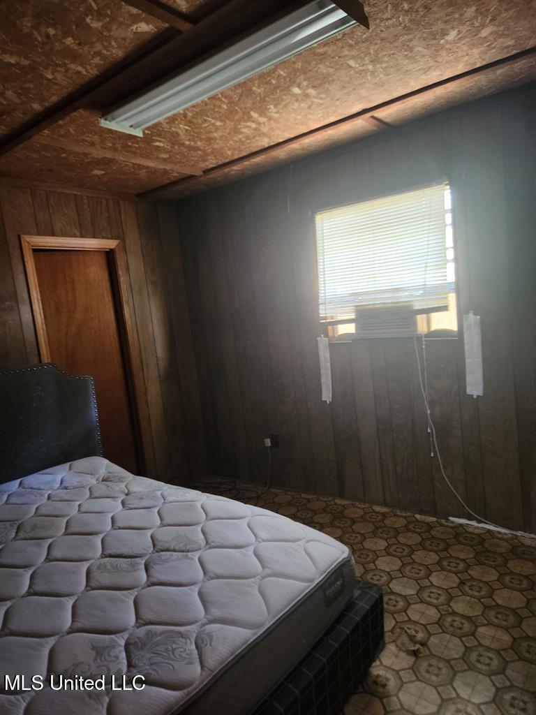 1015 Herbert Lane Hazlehurst, MS 39083 - Photo 14 of 17 Guest House Bedroom 1013 Hubert Lane