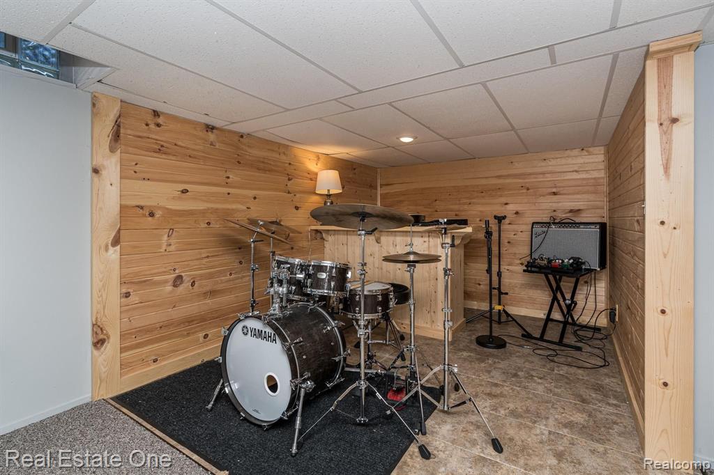 2033 Avonstoke Road Rochester Hills, MI 48307 - Photo 23 of 30