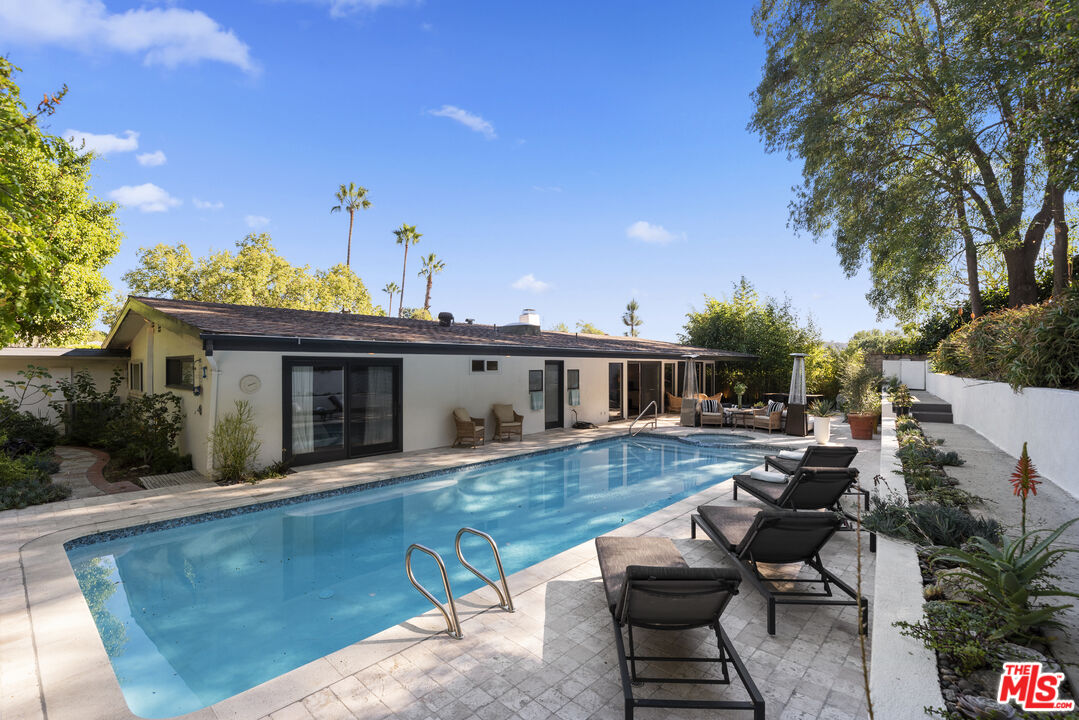 8670 Allenwood Road Los Angeles, CA 90046 - Photo 27 of 34