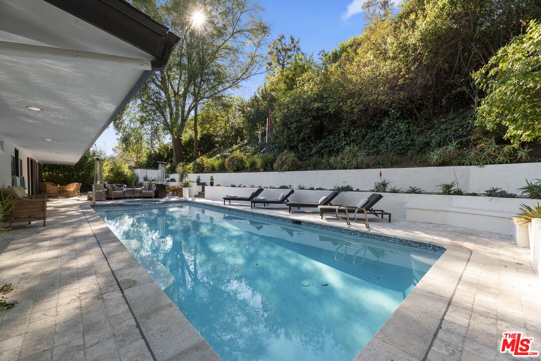 8670 Allenwood Road Los Angeles, CA 90046 - Photo 28 of 34