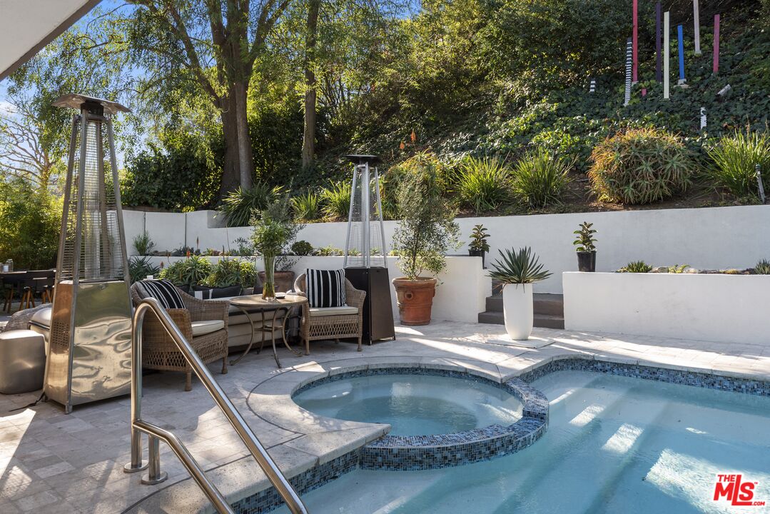 8670 Allenwood Road Los Angeles, CA 90046 - Photo 29 of 34