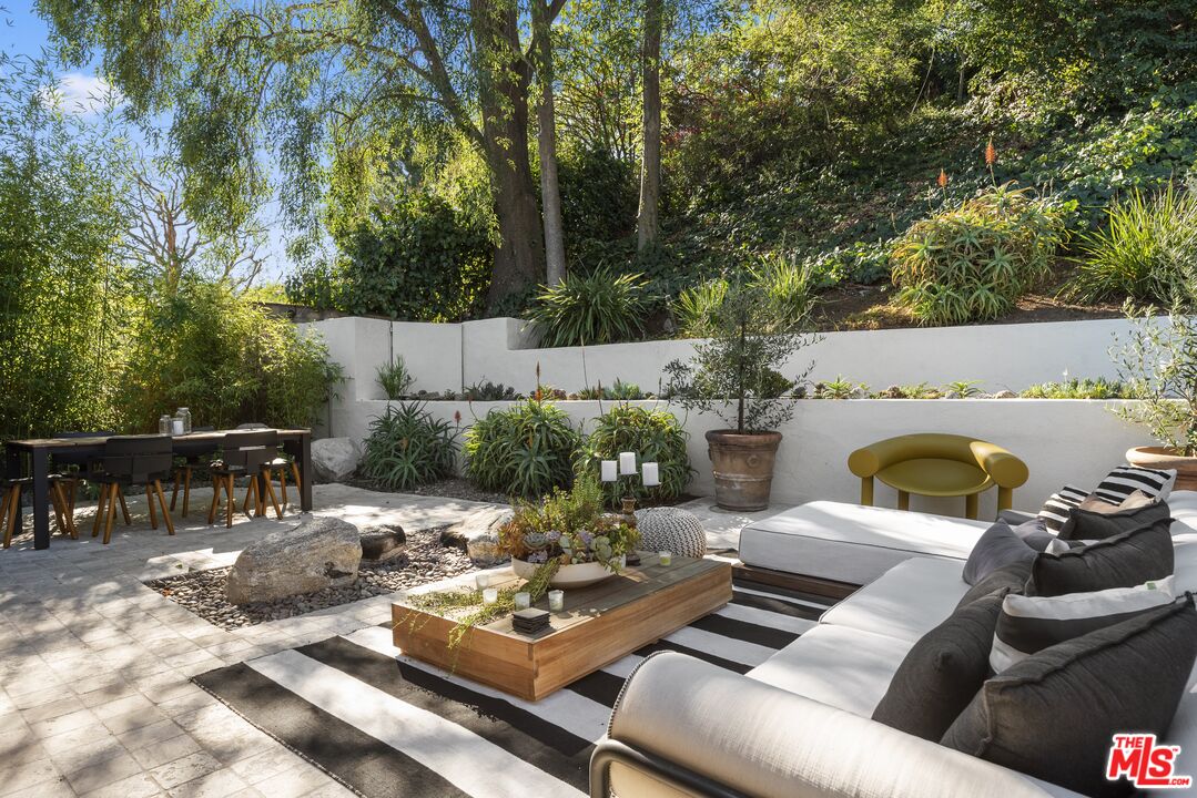 8670 Allenwood Road Los Angeles, CA 90046 - Photo 30 of 34