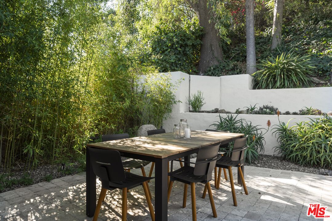 8670 Allenwood Road Los Angeles, CA 90046 - Photo 31 of 34