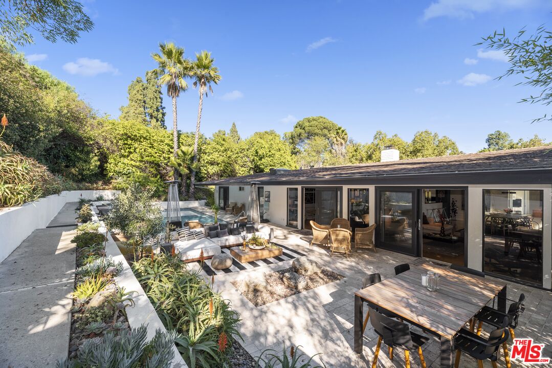 8670 Allenwood Road Los Angeles, CA 90046 - Photo 33 of 34
