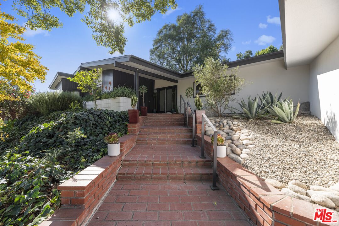 8670 Allenwood Road Los Angeles, CA 90046 - Photo 34 of 34