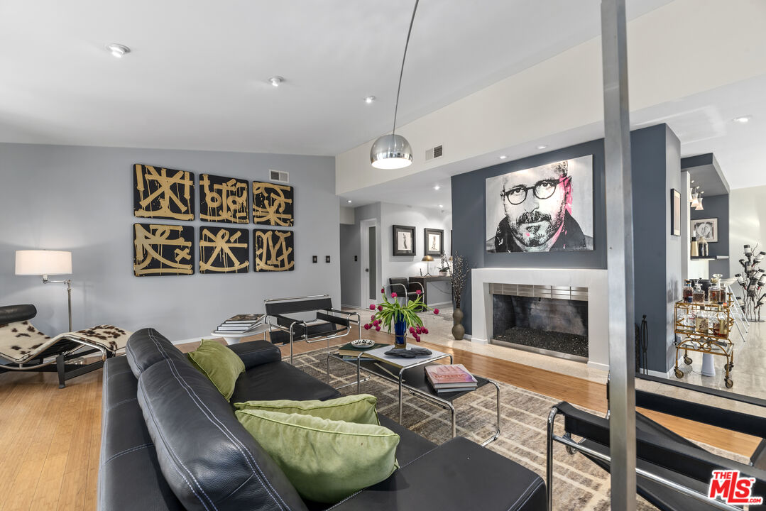 8670 Allenwood Road Los Angeles, CA 90046 - Photo 5 of 34